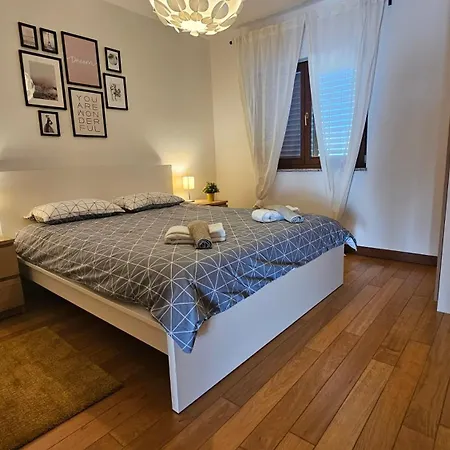 Apartment Bluemare With Shared Pool Liznjan