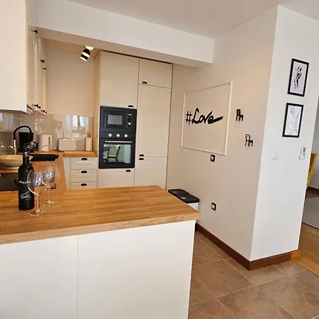 Apartment Bluemare With Shared Pool Liznjan