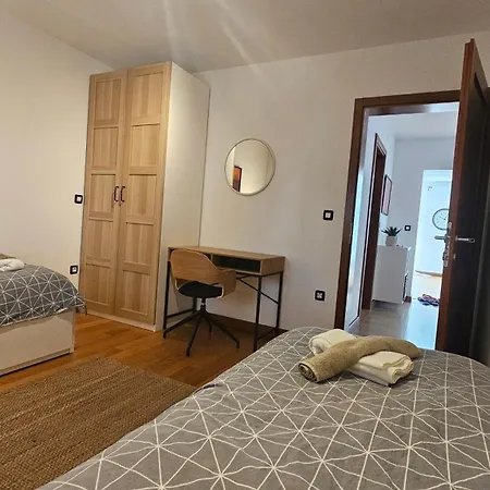 Apartment Bluemare With Shared Pool Liznjan