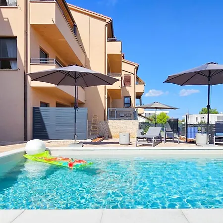 Bluemare With Shared Pool