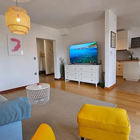 Bluemare With Shared Pool Apartment Liznjan
