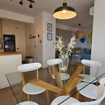 Bluemare With Shared Pool Apartamento *