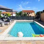 Bluemare With Shared Pool * Liznjan