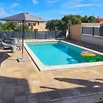 Bluemare With Shared Pool *