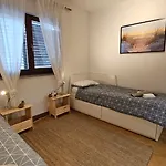 Bluemare With Shared Pool Apartamento