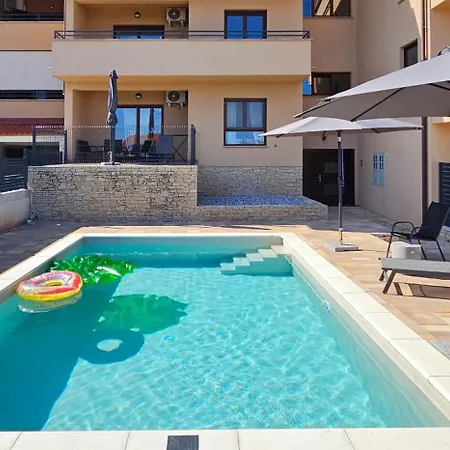 아파트 Bluemare With Shared Pool Ližnjan