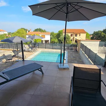 Apartment Bluemare With Shared Pool