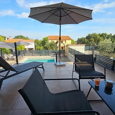 Apartment Bluemare With Shared Pool Ližnjan