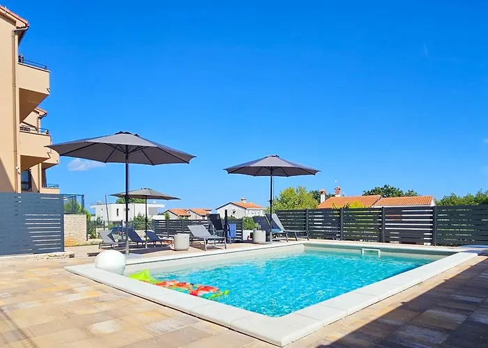 Apartament Bluemare With Shared Pool *