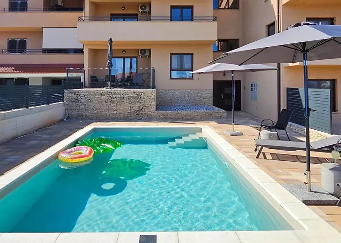 아파트 Bluemare With Shared Pool Ližnjan