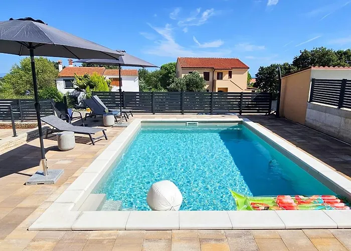 Bluemare With Shared Pool * Ližnjan