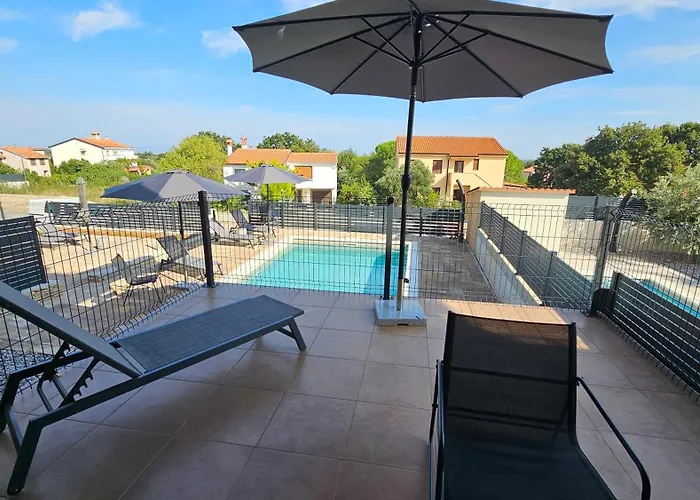 Apartament Bluemare With Shared Pool