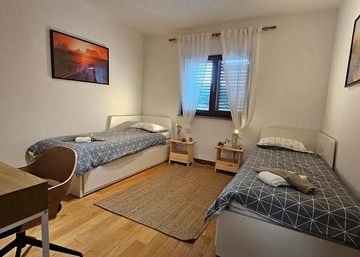 Bluemare With Shared Pool * Ližnjan